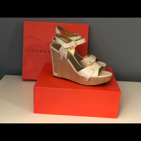 Ivanka Trump Shoes - Ivory Leather Ivanka Trump Wedges Sz 9